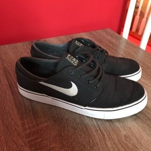 Men’s US size 8 Nike SB Janoski Sneakers